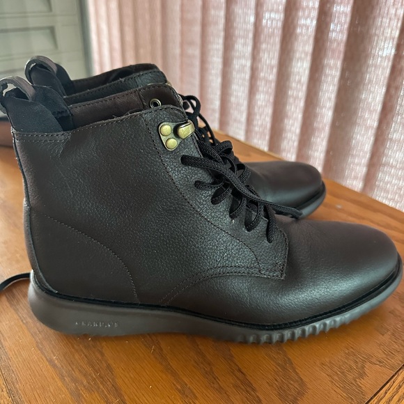 Size 8 Cole Haan waterproof boots - Picture 3 of 5